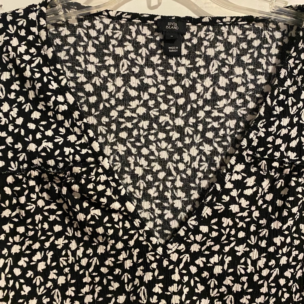 River Island | NWOT flared sleeve ditsy floral smock top in black and white - Picture 7 of 8